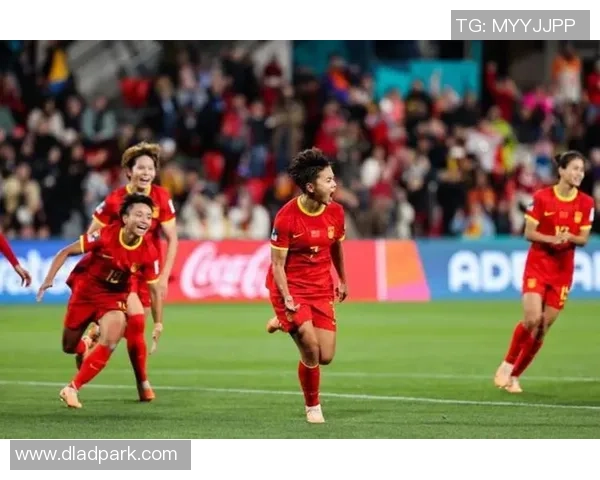 中国女足迎战西班牙队全力争胜展现实力与风采 中国女足迎战西班牙队全力争胜展现实力与风采