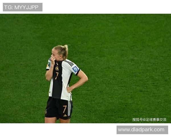 德国女足与西班牙女足激战正酣谁将夺得本届赛事的荣耀桂冠